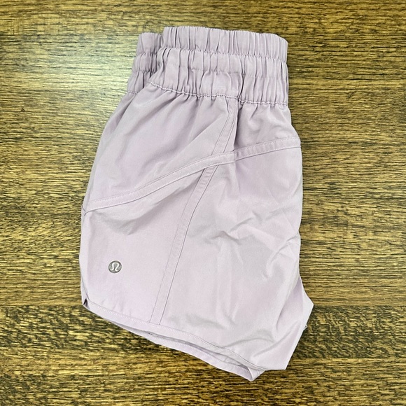 lululemon hotty hot shorts - Picture 3 of 4